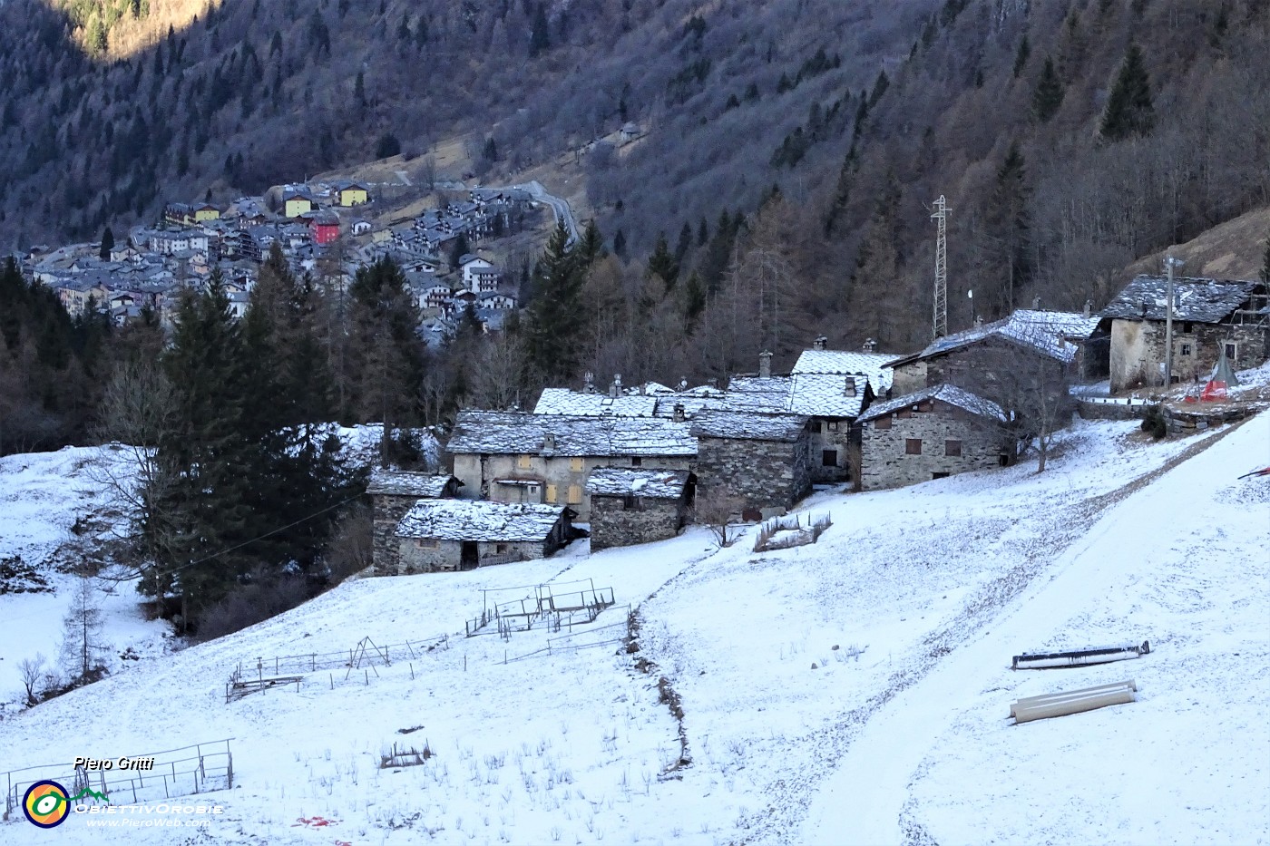 10 Vista su Pagliari in primo piano e Carona oltre.JPG